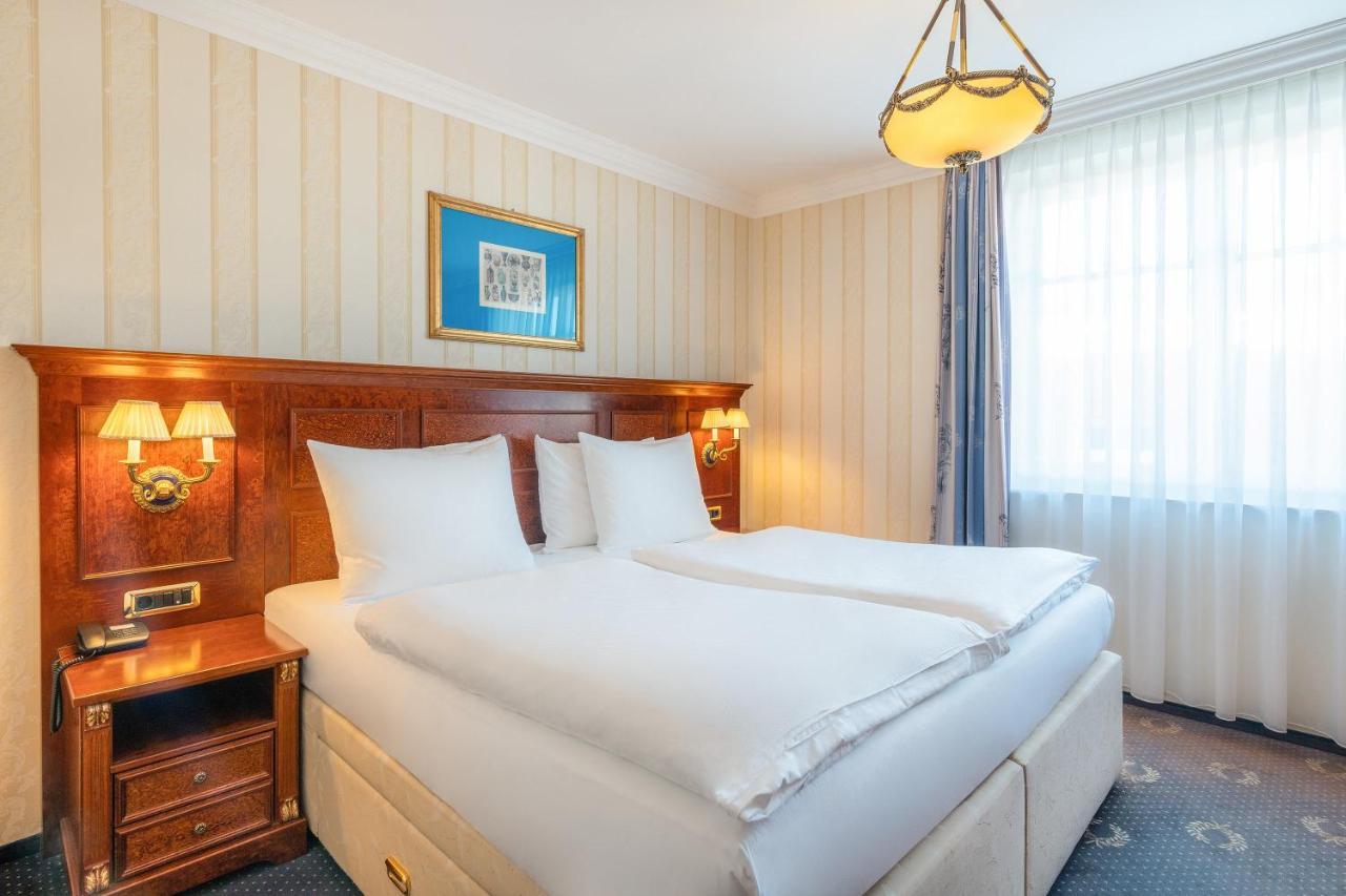Seetelhotel Ahlbecker Hof هيرينجسدورف المظهر الخارجي الصورة A room at the hotel