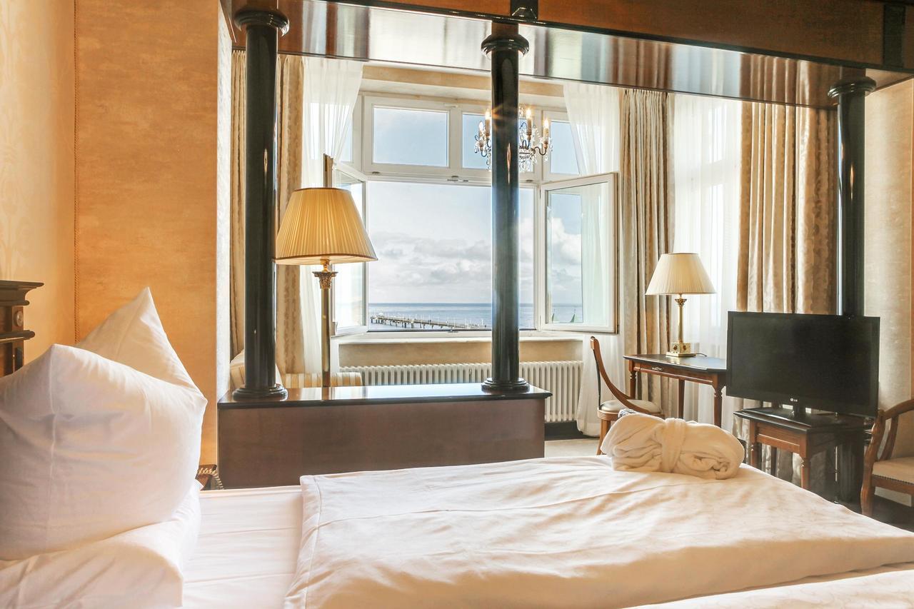 Seetelhotel Ahlbecker Hof هيرينجسدورف المظهر الخارجي الصورة A room at the hotel