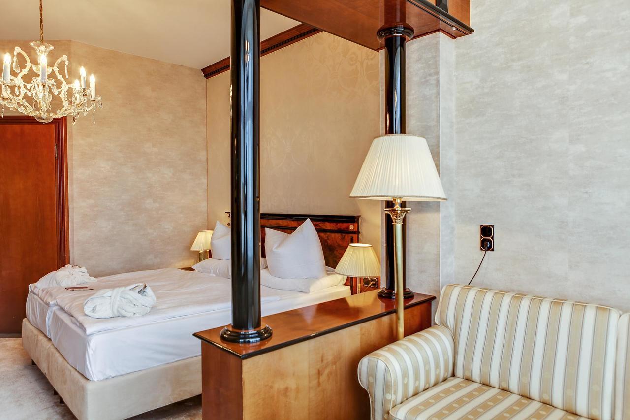 Seetelhotel Ahlbecker Hof هيرينجسدورف المظهر الخارجي الصورة A room at the hotel