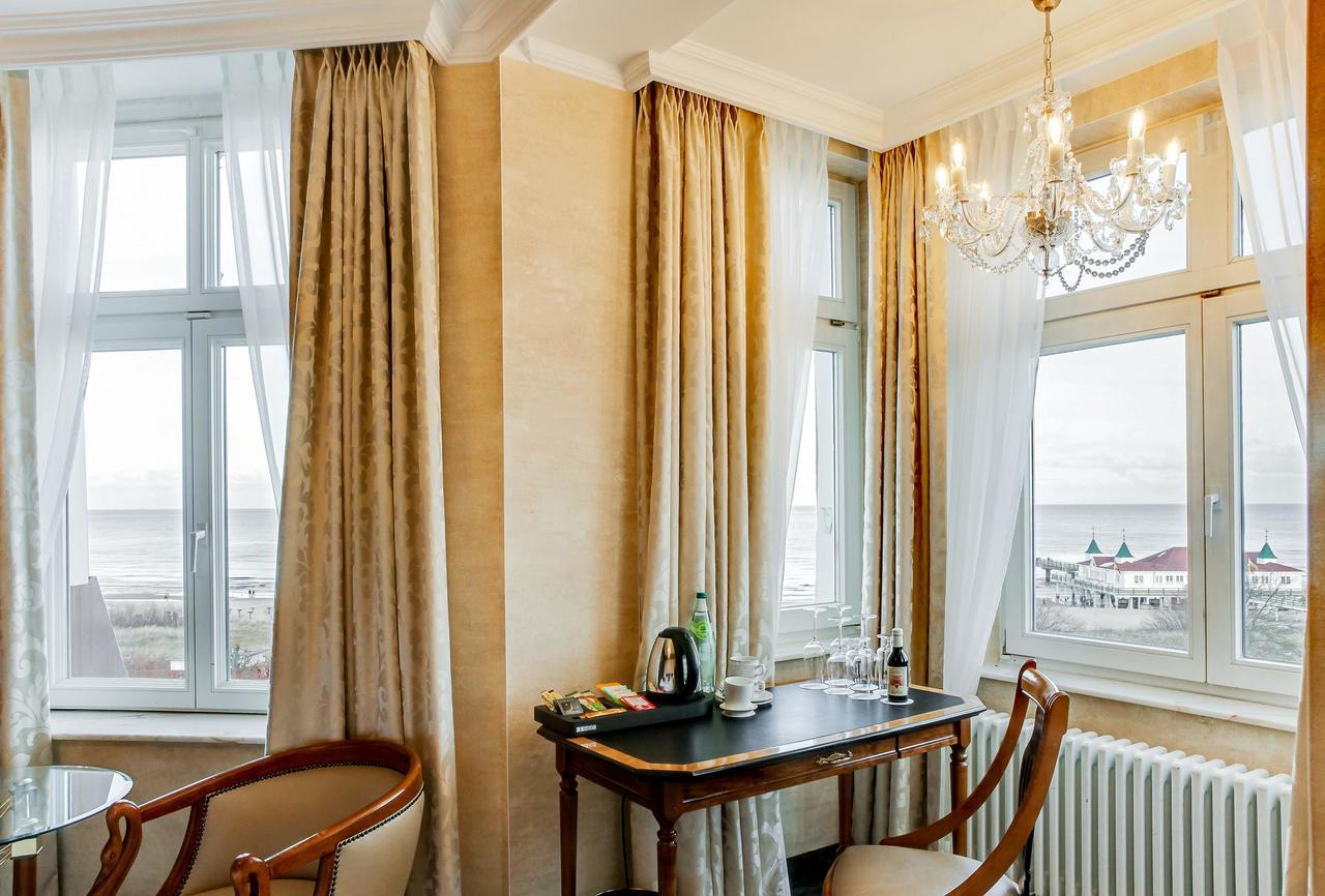 Seetelhotel Ahlbecker Hof هيرينجسدورف المظهر الخارجي الصورة Curtains