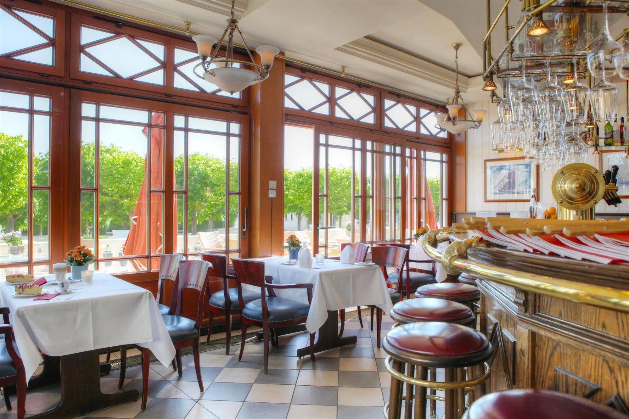 Seetelhotel Ahlbecker Hof هيرينجسدورف المظهر الخارجي الصورة Restaurant