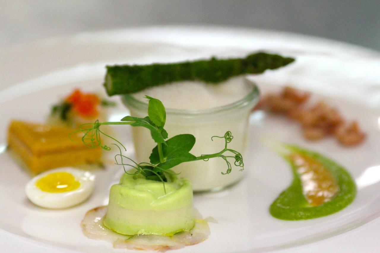 Seetelhotel Ahlbecker Hof هيرينجسدورف المظهر الخارجي الصورة A green asparagus dish