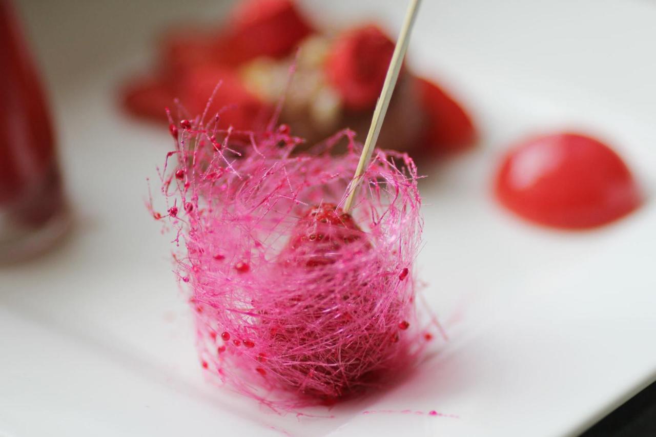 Seetelhotel Ahlbecker Hof هيرينجسدورف المظهر الخارجي الصورة A strawberry being rolled in sugar